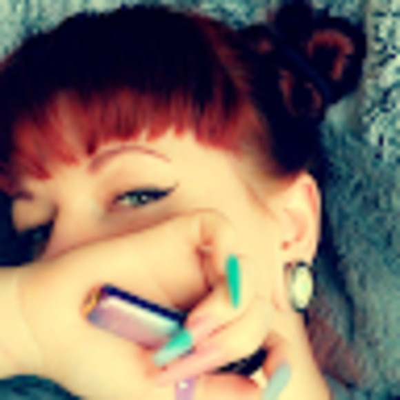 Meet your Posher, Kendra - Picture 1 of 1